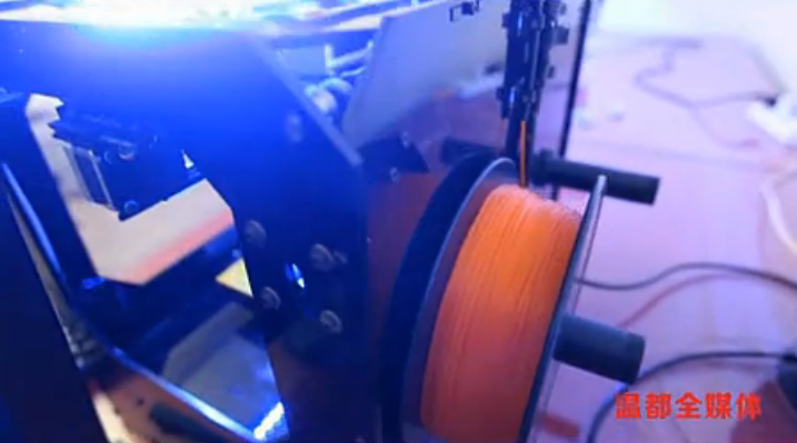 温州都市报采访创立德3D打印机